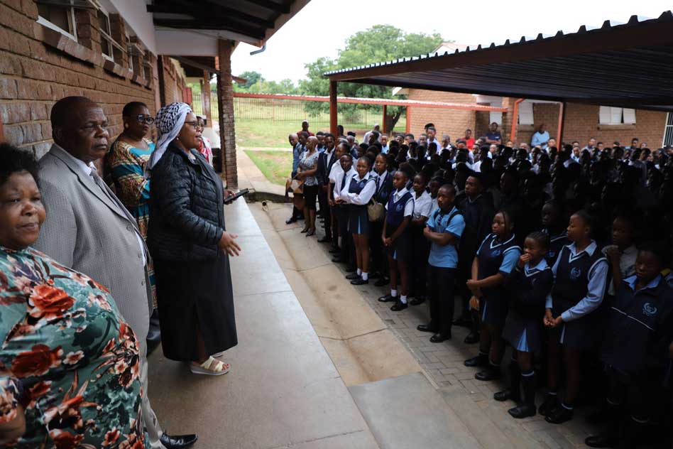 The Speaker of the North West Provincial Legislature, Hon. Basetsana R.S Dantjie conducted oversight visits at Rethusegile and Ikelletso Secondary and Ruskraal Primary Schools